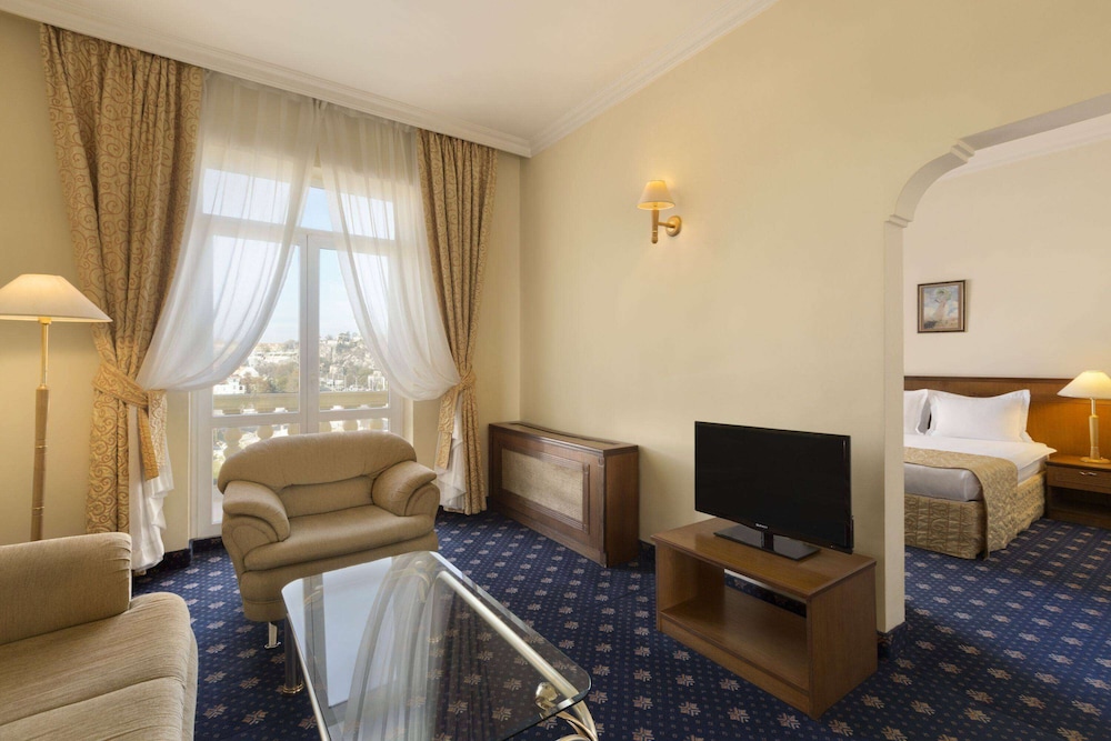 Ramada by Wyndham Plovdiv Trimontium — Hotel rooms in Plovdiv, Plovdiv