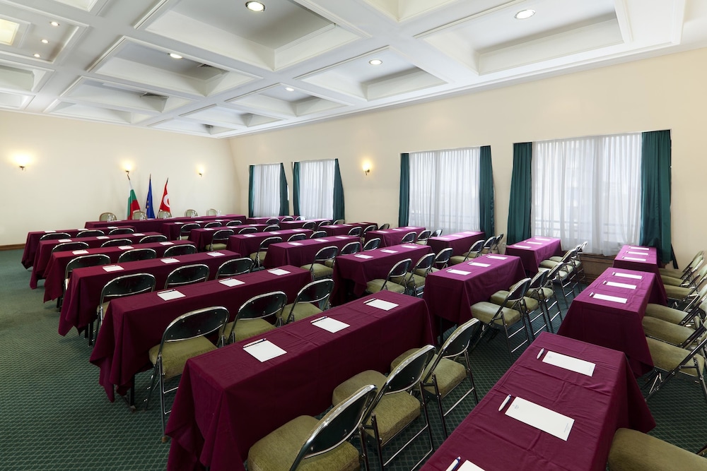Ramada by Wyndham Plovdiv Trimontium — Hotel building in Plovdiv, Plovdiv