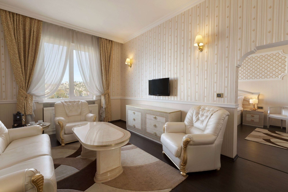 Ramada by Wyndham Plovdiv Trimontium — Hotel rooms in Plovdiv, Plovdiv