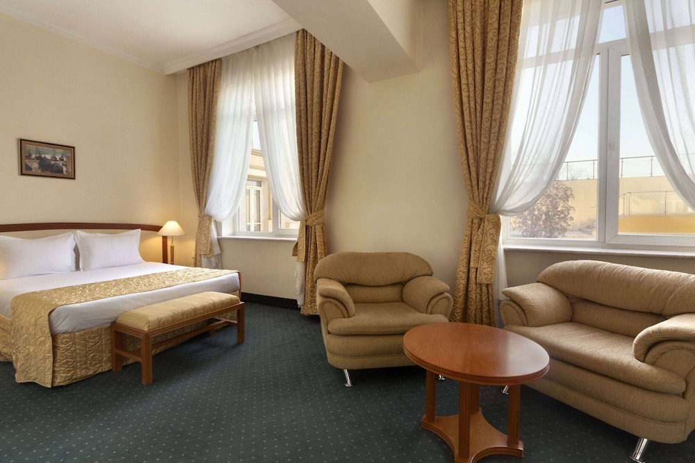 Ramada by Wyndham Plovdiv Trimontium — Hotel rooms in Plovdiv, Plovdiv