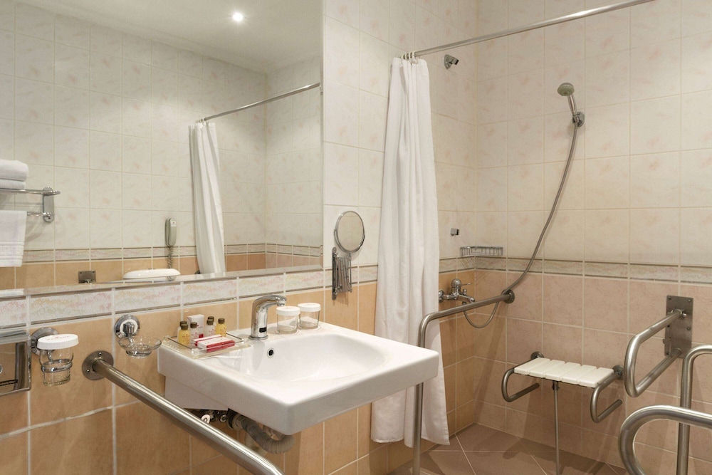 Ramada by Wyndham Plovdiv Trimontium — Hotel rooms in Plovdiv, Plovdiv