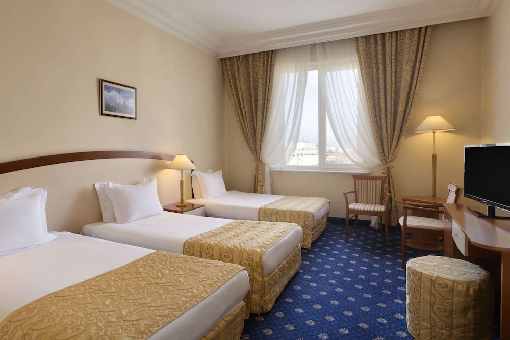 Ramada by Wyndham Plovdiv Trimontium — Hotel rooms in Plovdiv, Plovdiv