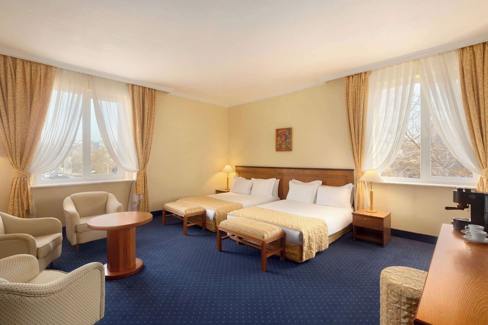 Ramada by Wyndham Plovdiv Trimontium — Hotel rooms in Plovdiv, Plovdiv