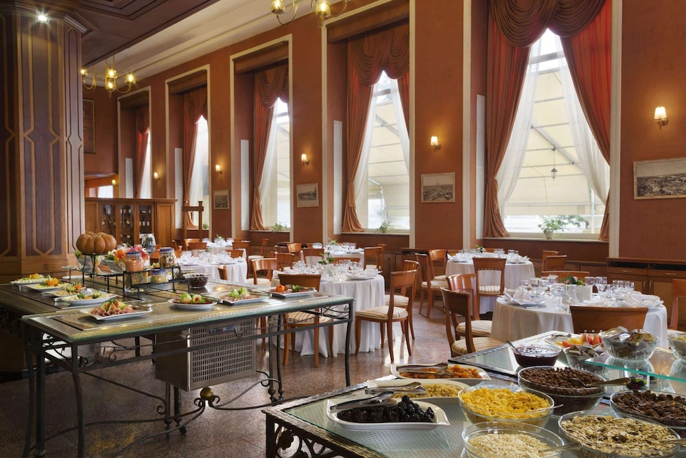 Ramada by Wyndham Plovdiv Trimontium — Restaurant & bars in Plovdiv, Plovdiv