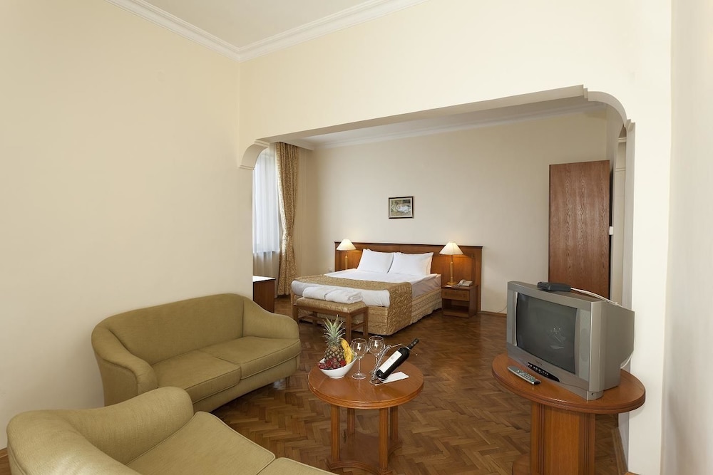 Ramada by Wyndham Plovdiv Trimontium — Hotel rooms in Plovdiv, Plovdiv