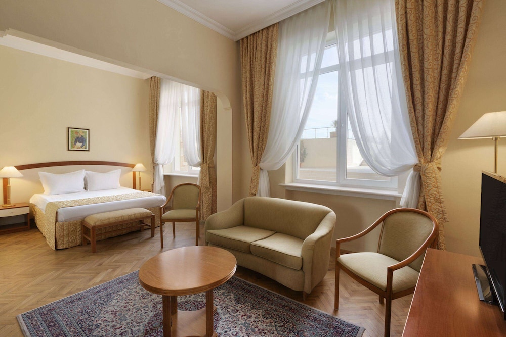 Ramada by Wyndham Plovdiv Trimontium — Hotel rooms in Plovdiv, Plovdiv