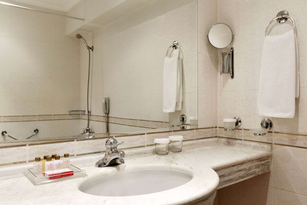 Ramada by Wyndham Plovdiv Trimontium — Hotel rooms in Plovdiv, Plovdiv