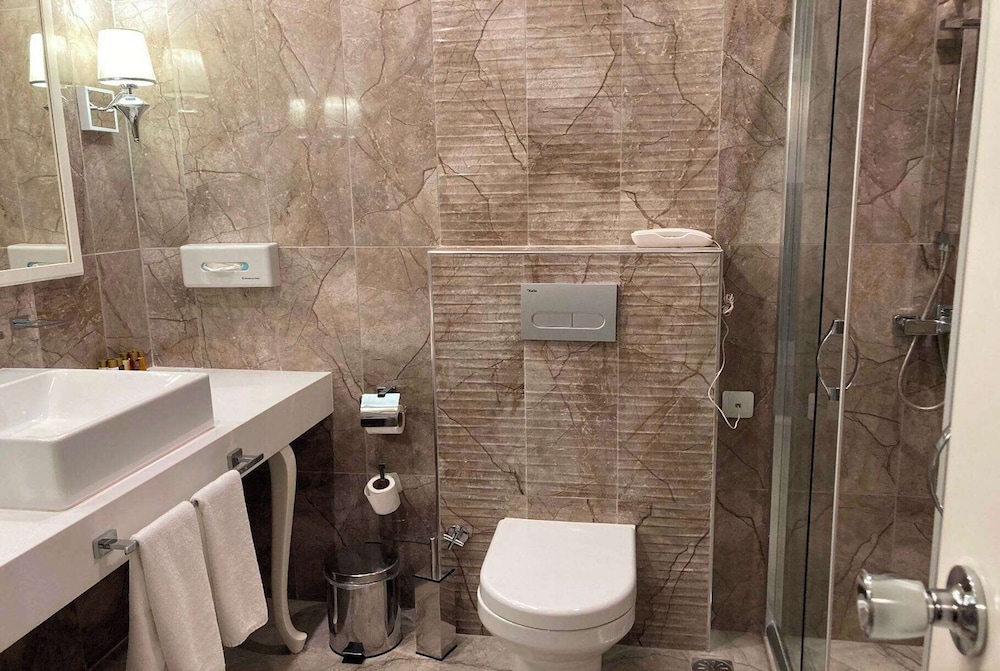 Ramada by Wyndham Plovdiv Trimontium — Hotel rooms in Plovdiv, Plovdiv