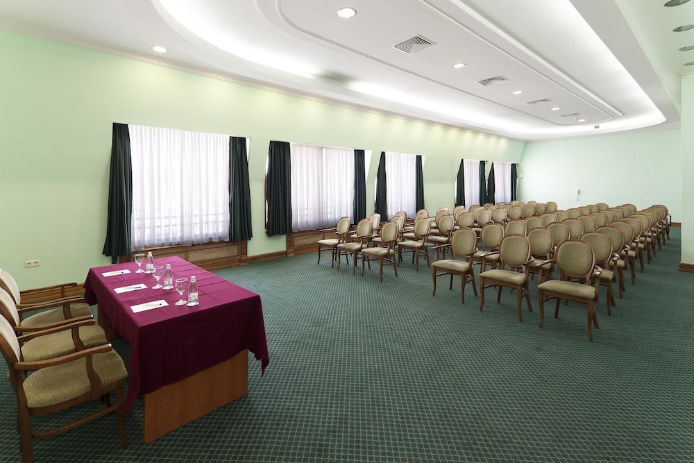 Ramada by Wyndham Plovdiv Trimontium — Hotel building in Plovdiv, Plovdiv