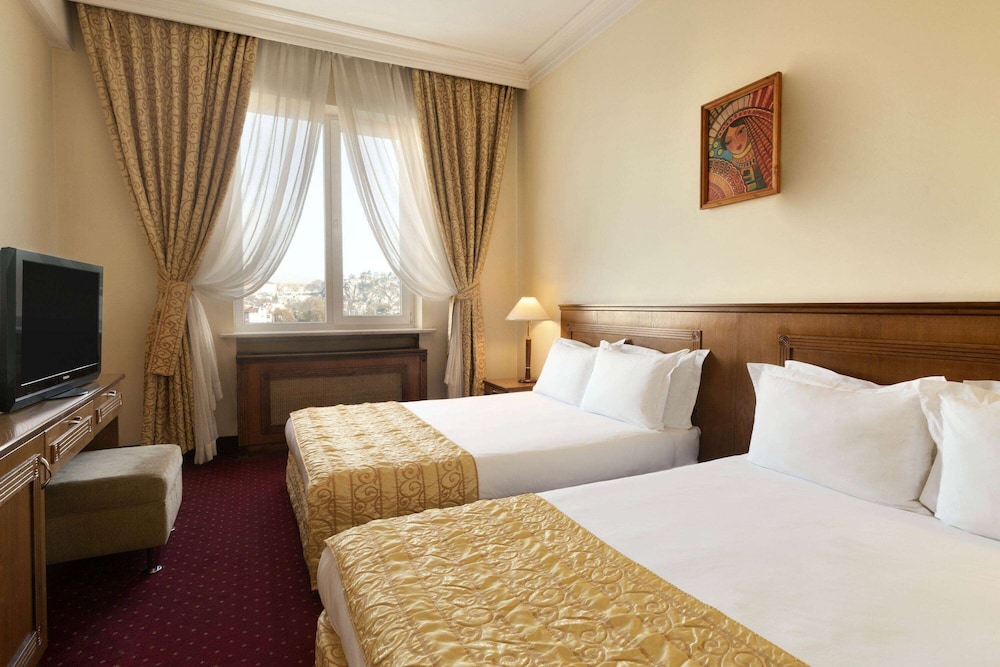 Ramada by Wyndham Plovdiv Trimontium — Hotel rooms in Plovdiv, Plovdiv