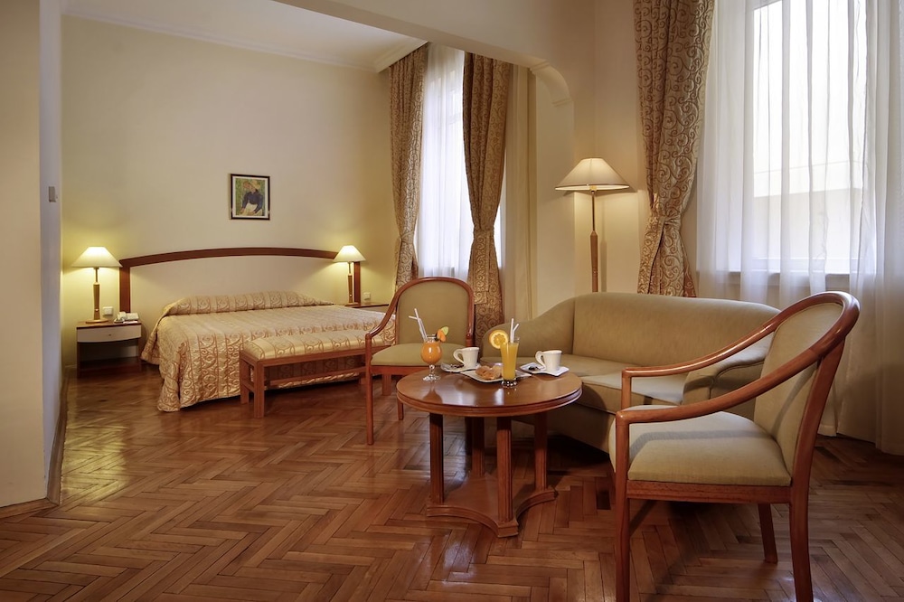 Ramada by Wyndham Plovdiv Trimontium — Hotel rooms in Plovdiv, Plovdiv