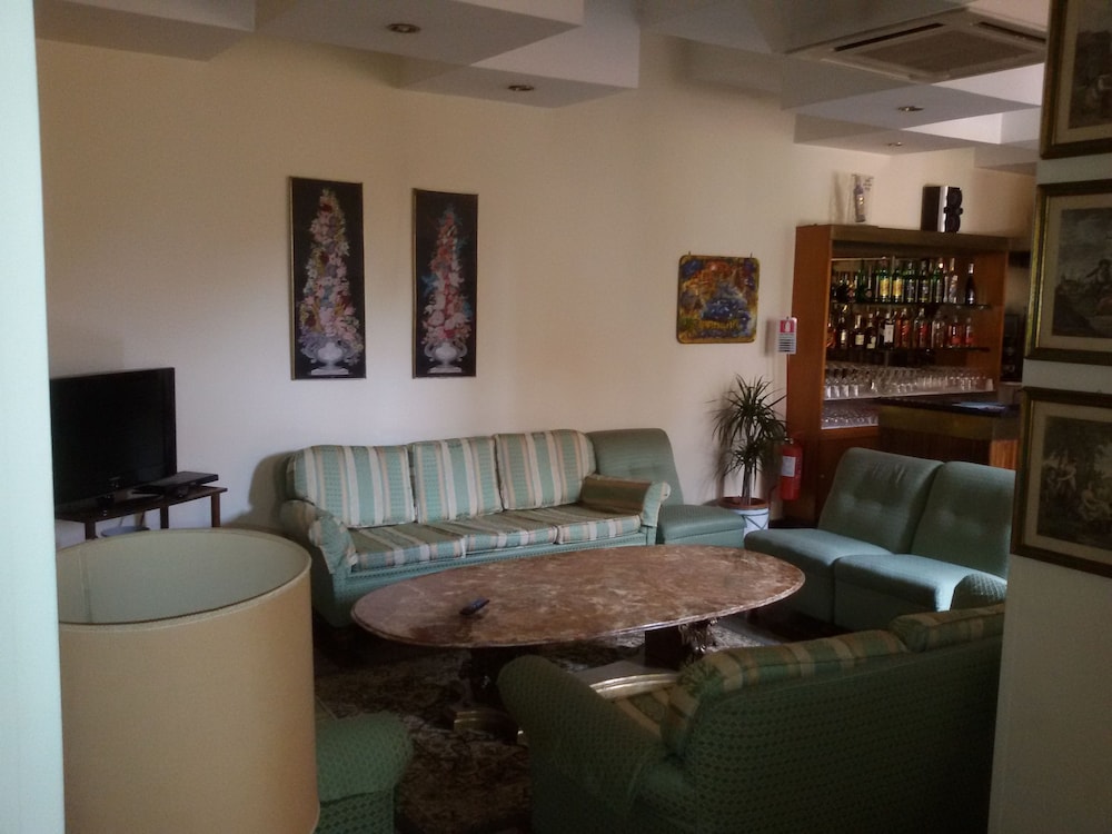 Hotel Ipanema — Restaurant & bars in Taormina, Sicily