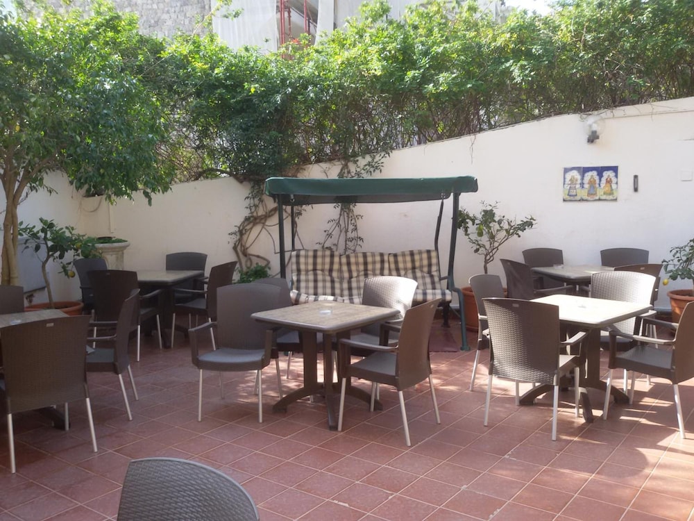 Hotel Ipanema — Restaurant & bars in Taormina, Sicily