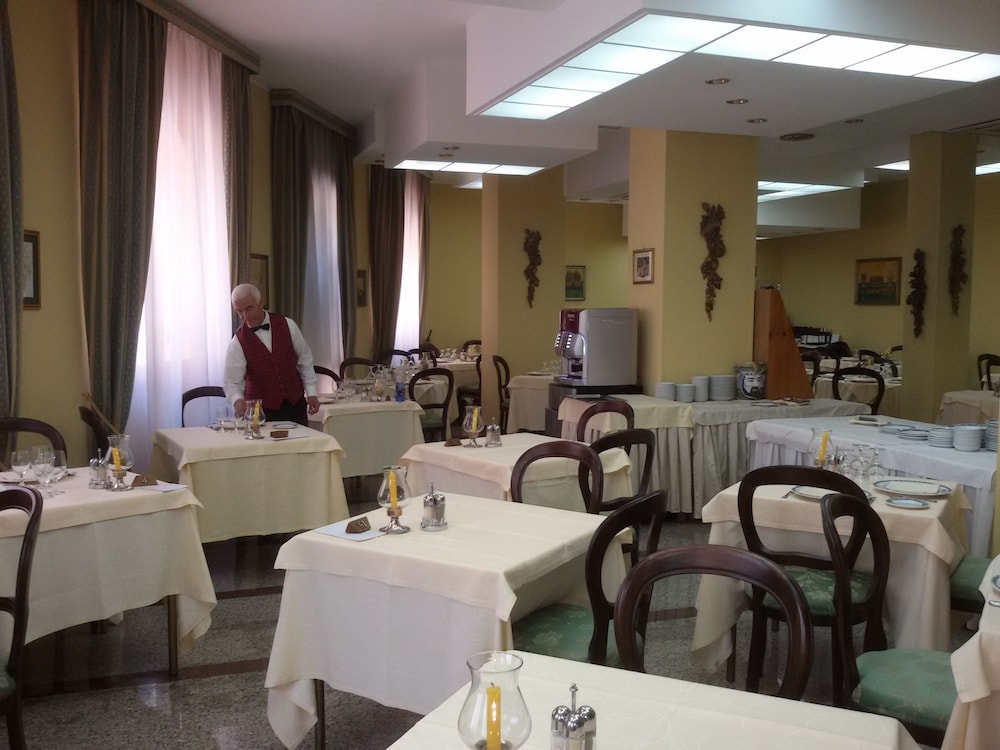 Hotel Ipanema — Restaurant & bars in Taormina, Sicily