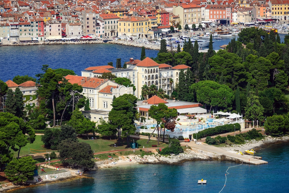 Maistra Select Island Hotel Katarina — Hotel building in Rovinj, Istria