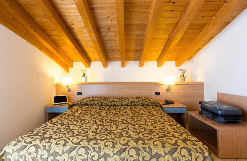 Hotel Kennedy — Hotel rooms in Jesolo, Veneto
