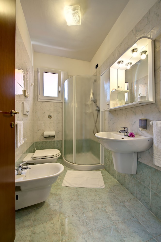 Hotel Kennedy — Hotel rooms in Jesolo, Veneto