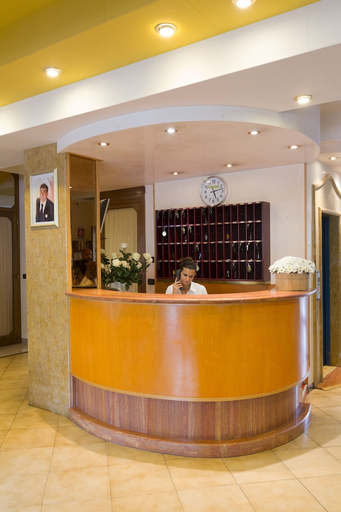 Hotel Kennedy — Hotel building in Jesolo, Veneto