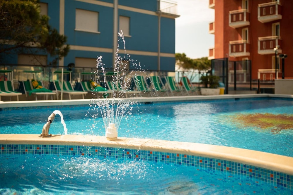 Hotel Kennedy — Swimming pool in Jesolo, Veneto