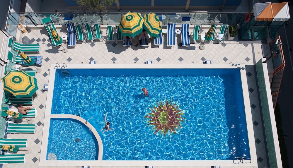 Hotel Kennedy — Swimming pool in Jesolo, Veneto