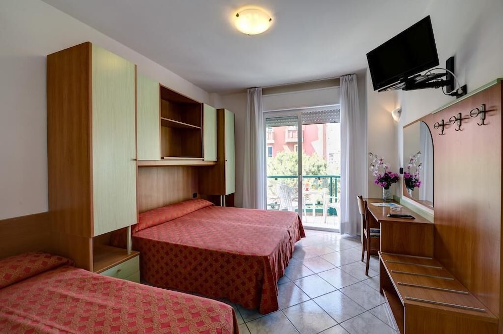Hotel Kennedy — Hotel rooms in Jesolo, Veneto