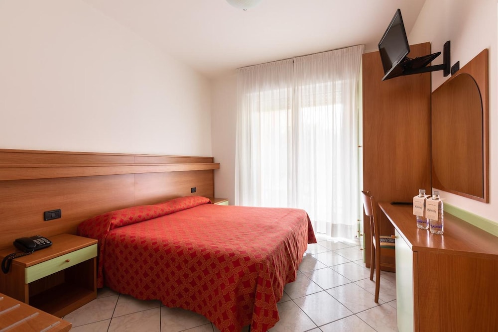Hotel Kennedy — Hotel rooms in Jesolo, Veneto