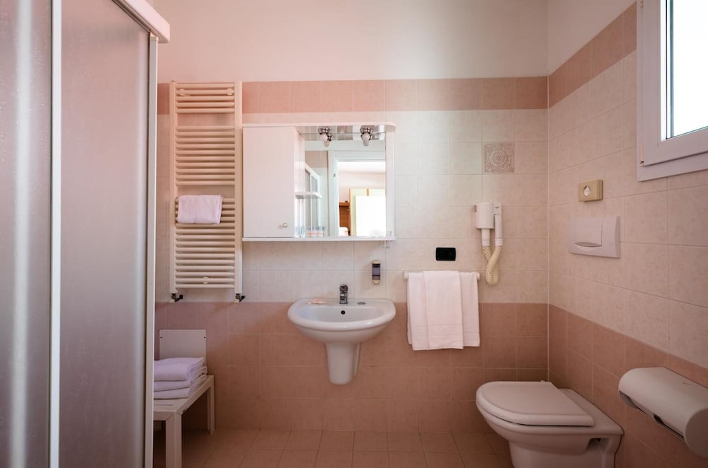 Hotel Kennedy — Hotel rooms in Jesolo, Veneto