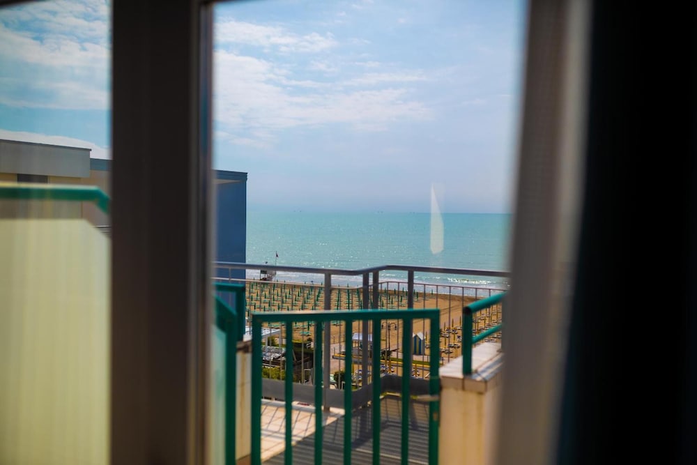 Hotel Kennedy — Hotel rooms in Jesolo, Veneto