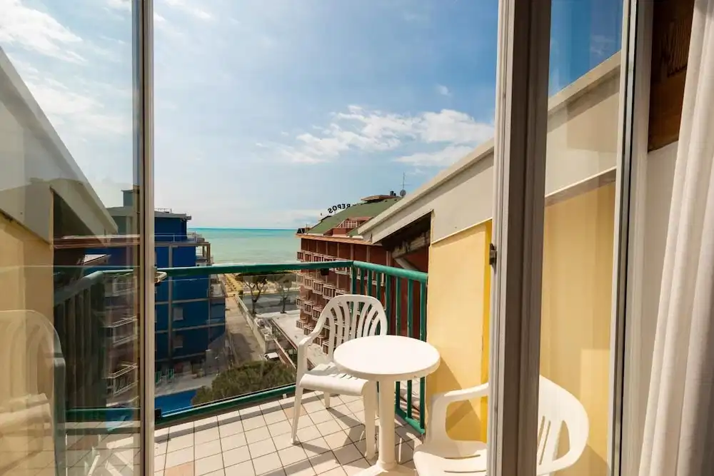 Hotel Kennedy — Hotel rooms in Jesolo, Veneto