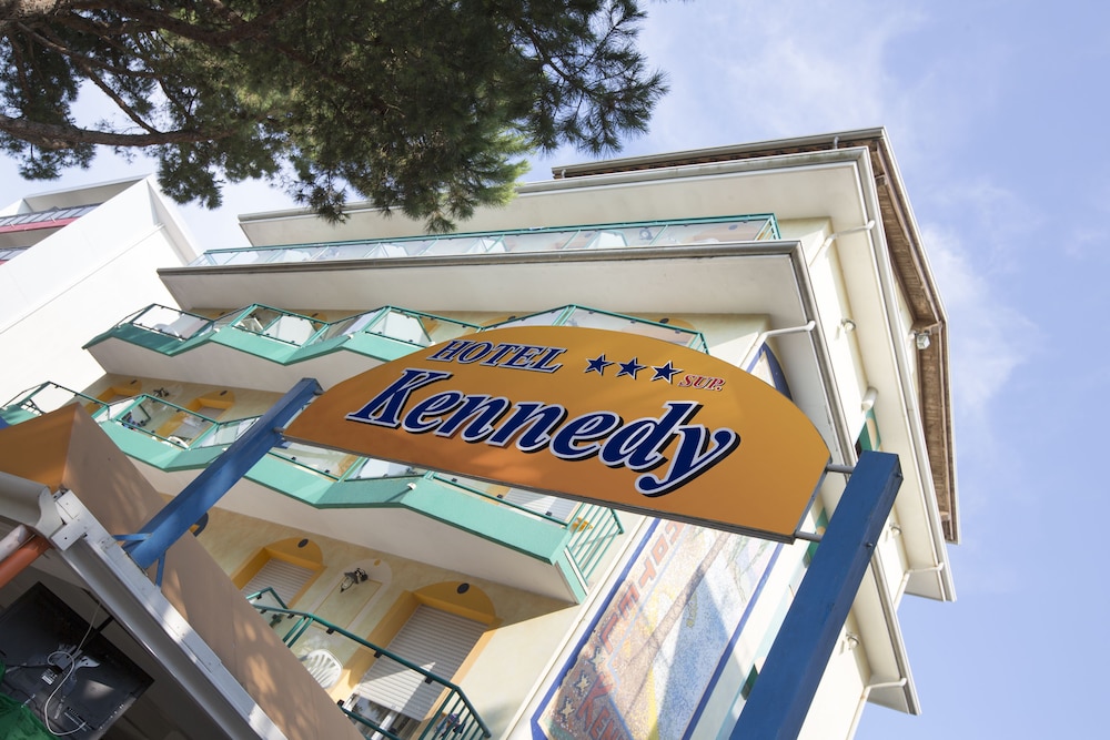 Hotel Kennedy — Hotel building in Jesolo, Veneto