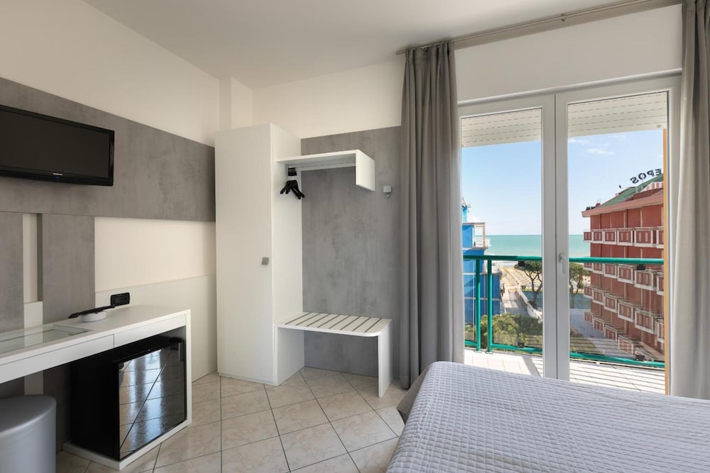 Hotel Kennedy — Hotel rooms in Jesolo, Veneto