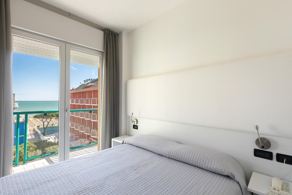 Hotel Kennedy — Hotel rooms in Jesolo, Veneto