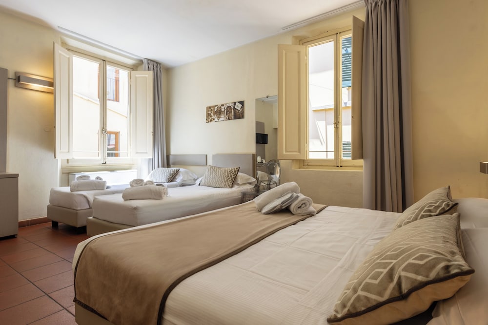 Albergo Firenze — Hotel rooms in Florence, Tuscany