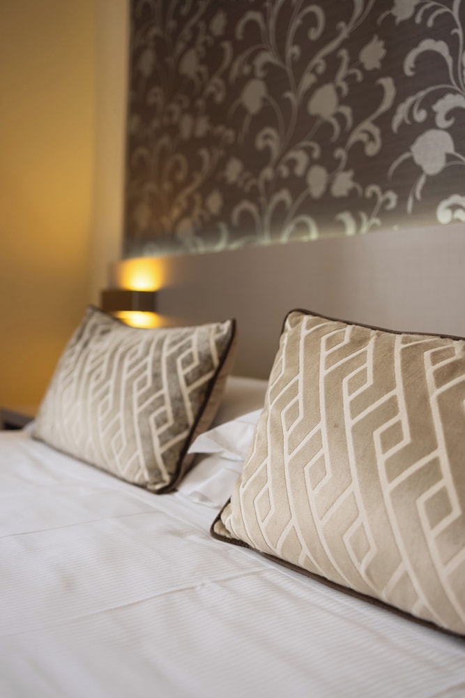 Albergo Firenze — Hotel rooms in Florence, Tuscany