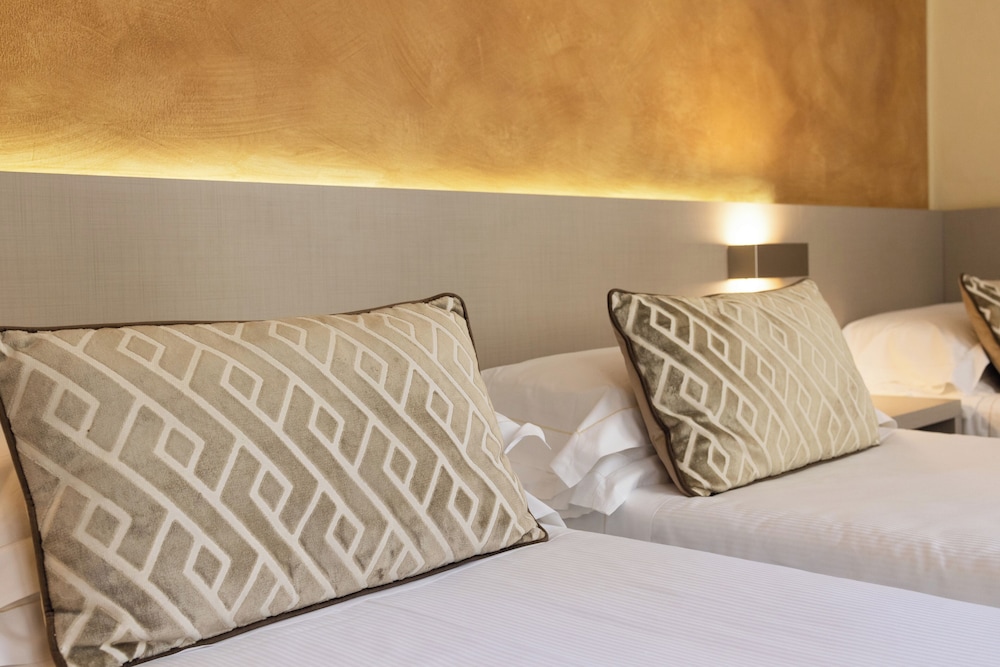 Albergo Firenze — Hotel rooms in Florence, Tuscany