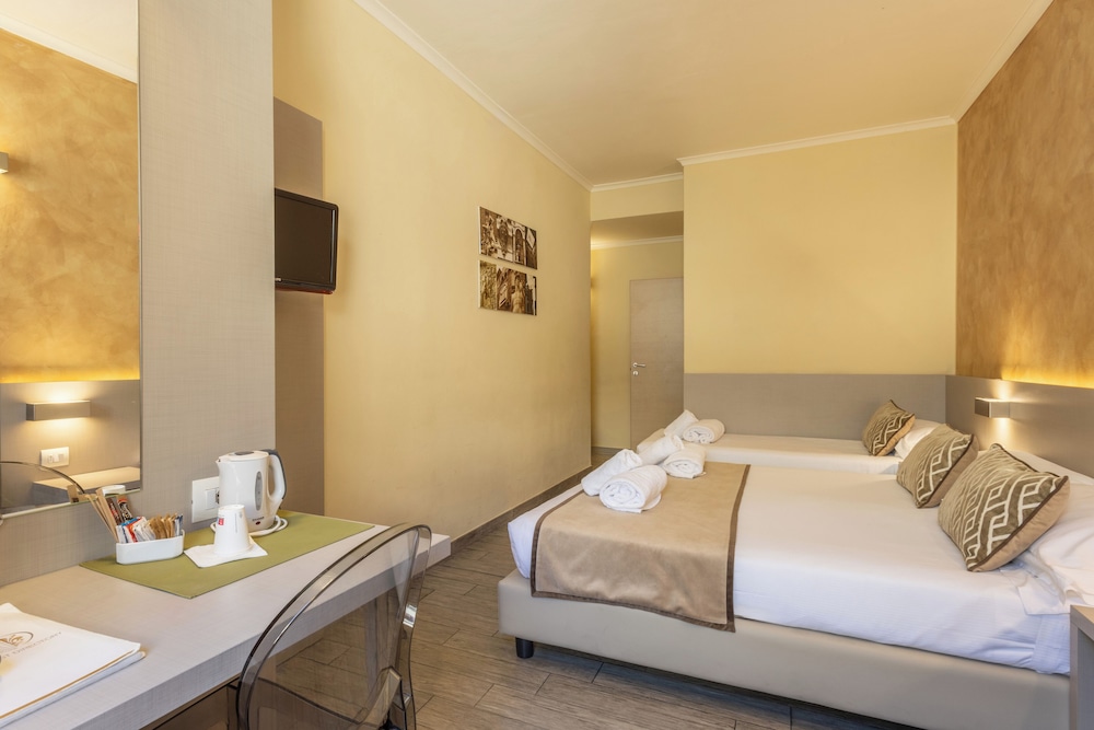 Albergo Firenze — Hotel rooms in Florence, Tuscany