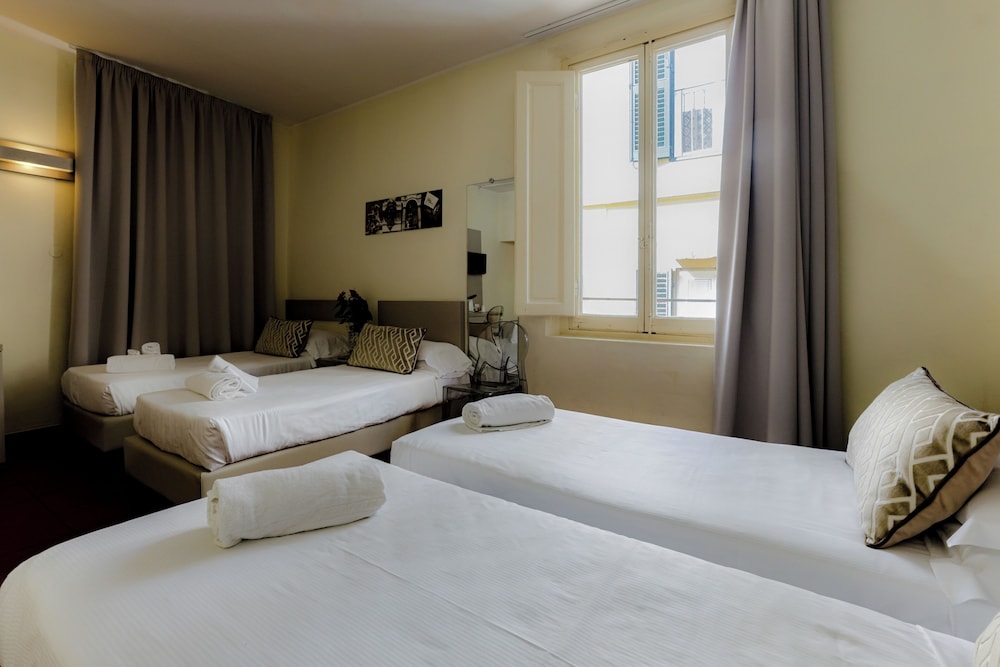 Albergo Firenze — Hotel rooms in Florence, Tuscany