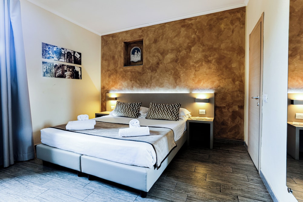 Albergo Firenze — Hotel rooms in Florence, Tuscany