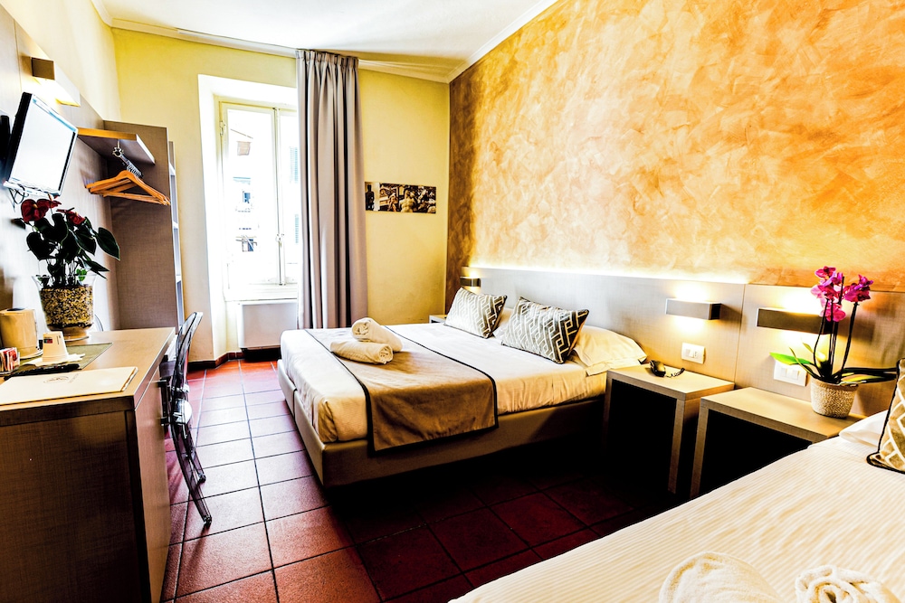 Albergo Firenze — Hotel rooms in Florence, Tuscany