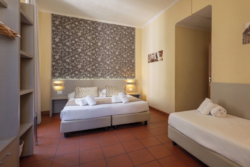 Albergo Firenze — Hotel rooms in Florence, Tuscany