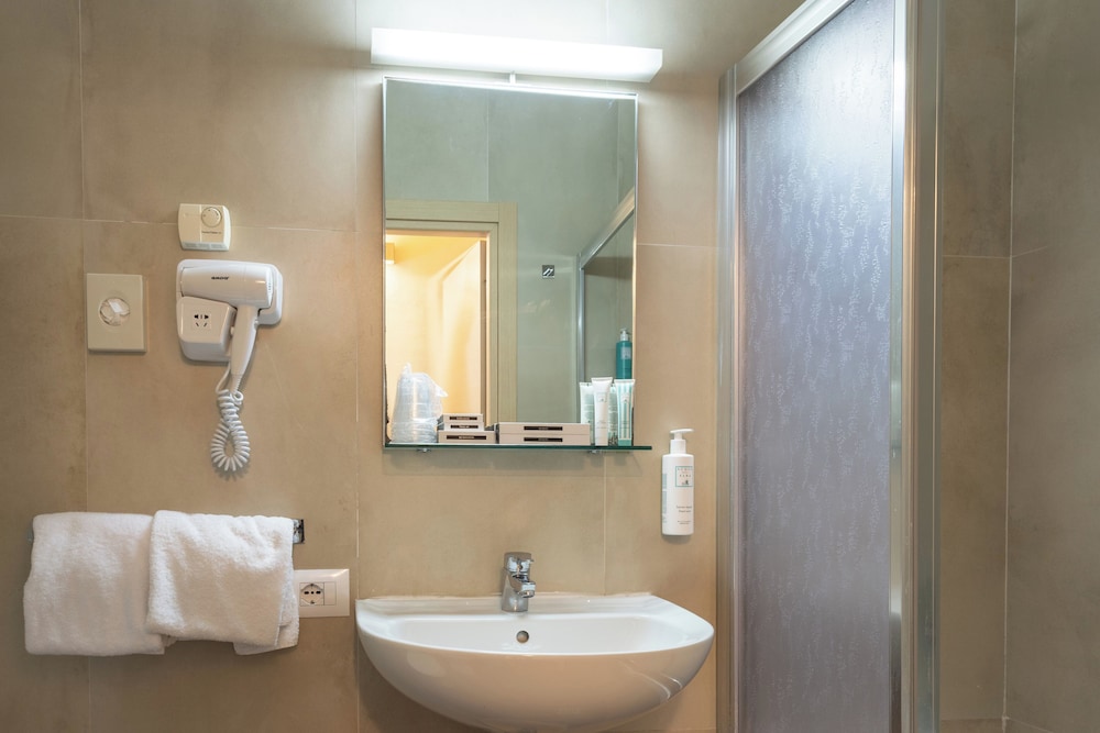 Albergo Firenze — Hotel rooms in Florence, Tuscany