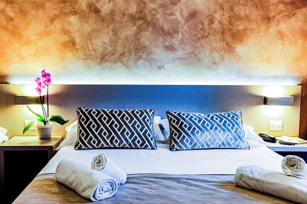 Albergo Firenze — Hotel rooms in Florence, Tuscany