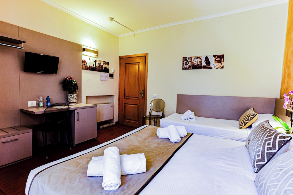 Albergo Firenze — Hotel rooms in Florence, Tuscany