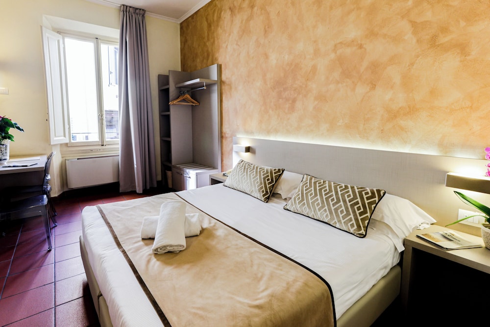 Albergo Firenze — Hotel rooms in Florence, Tuscany