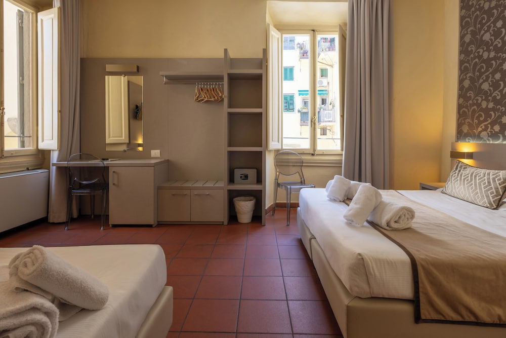 Albergo Firenze — Hotel rooms in Florence, Tuscany