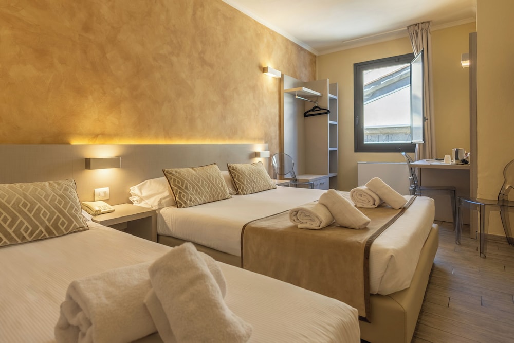Albergo Firenze — Hotel rooms in Florence, Tuscany