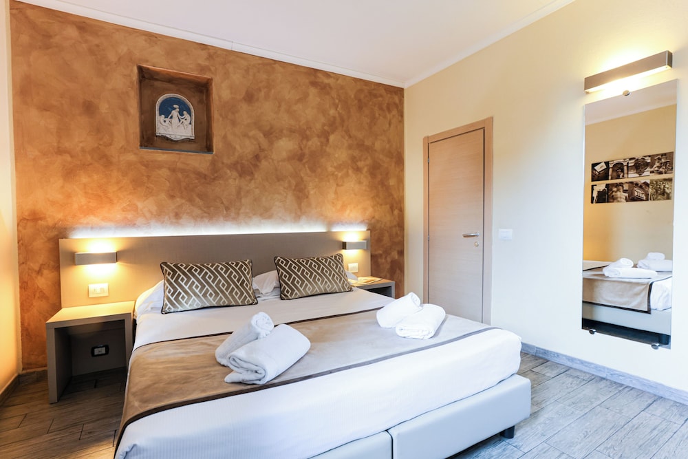 Albergo Firenze — Hotel rooms in Florence, Tuscany