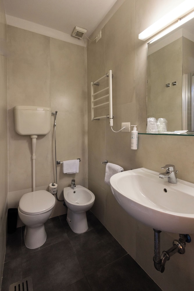 Albergo Firenze — Hotel rooms in Florence, Tuscany