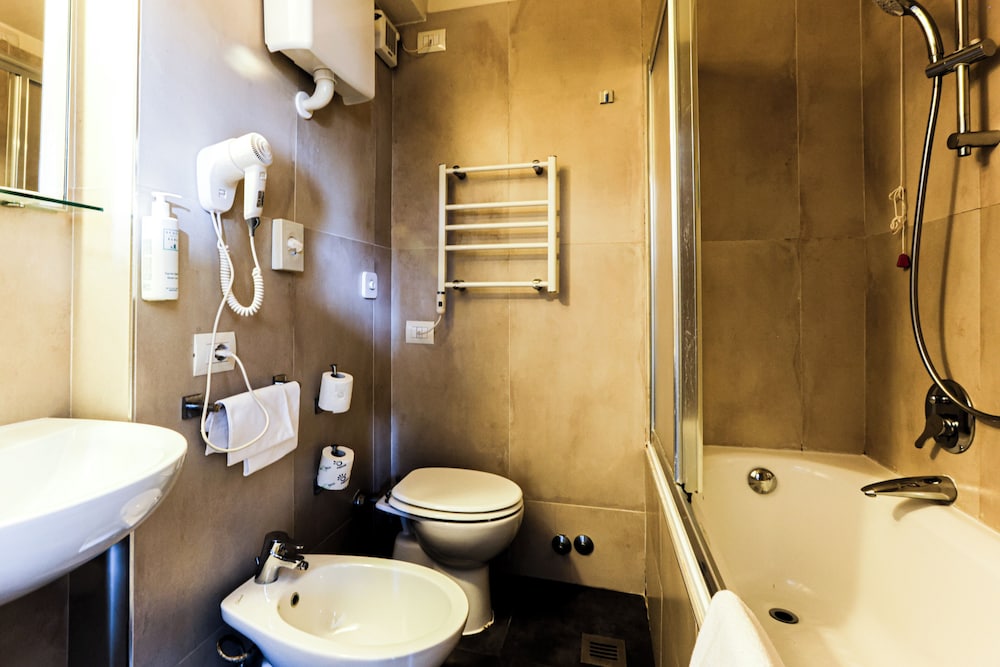 Albergo Firenze — Hotel rooms in Florence, Tuscany