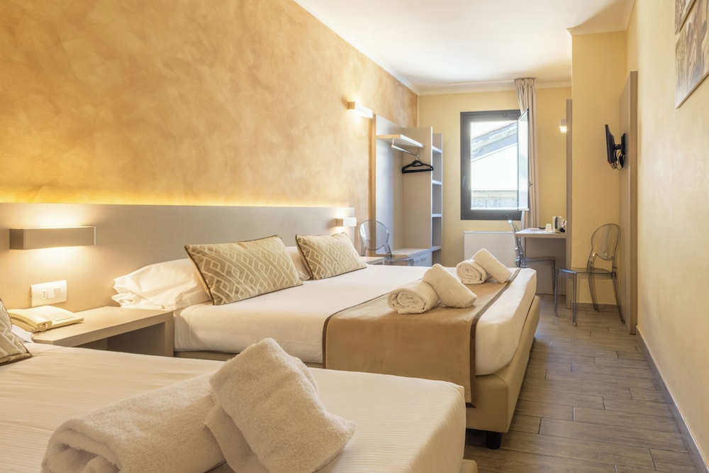 Albergo Firenze — Hotel rooms in Florence, Tuscany
